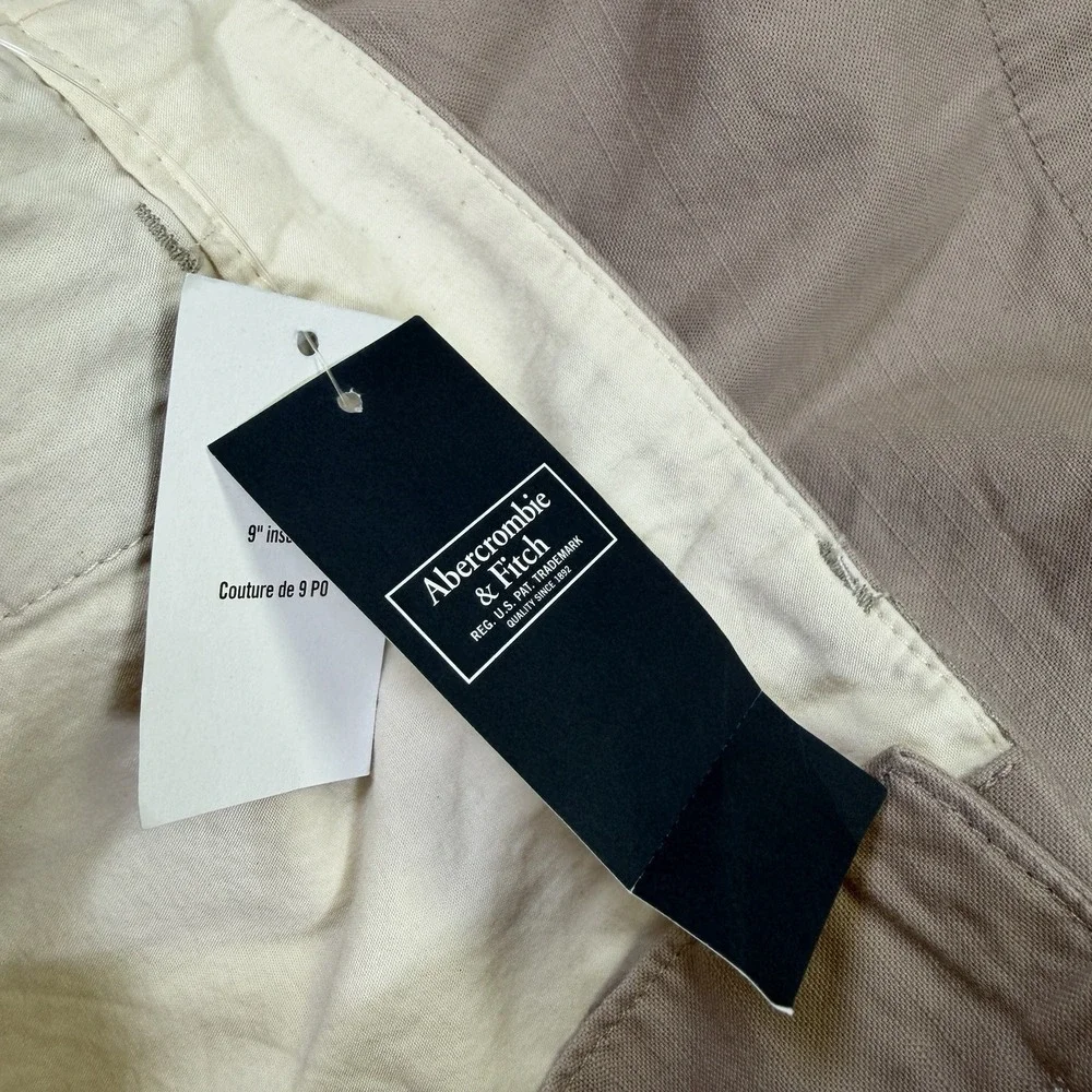 NWT Abercrombie & Fitch Plainfront Shorts Mens 32 (tagged 31) Khaki Classic